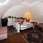 Michelangeli - Private Parking Bed & Breakfast 3*