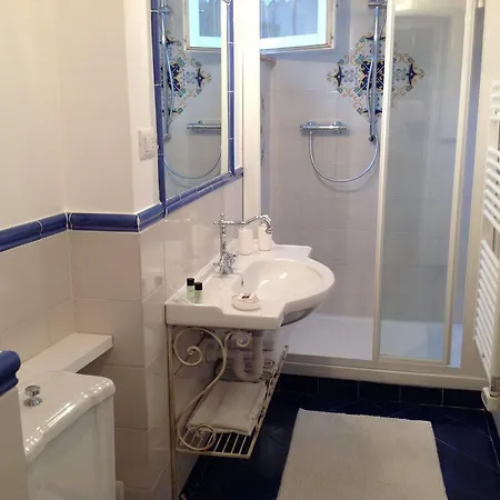 B&B Michelangeli - Private Parking 2*