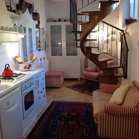 Michelangeli - Private Parking B&B 3*