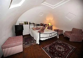 Michelangeli - Private Parking Couette-café 3*